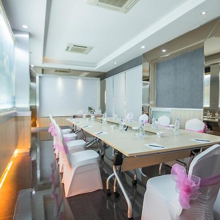 Oxville Hotel Padang  Ngoại thất bức ảnh