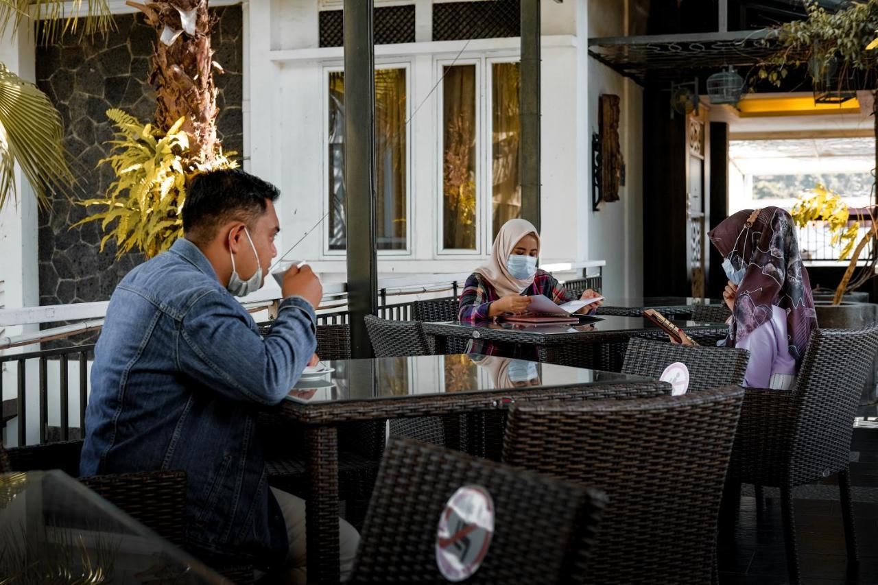 Oxville Hotel Padang  Ngoại thất bức ảnh