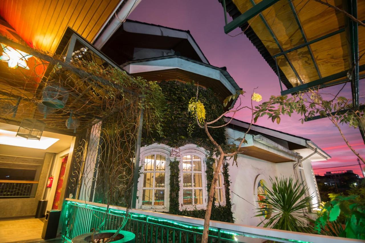 Oxville Hotel Padang  Ngoại thất bức ảnh
