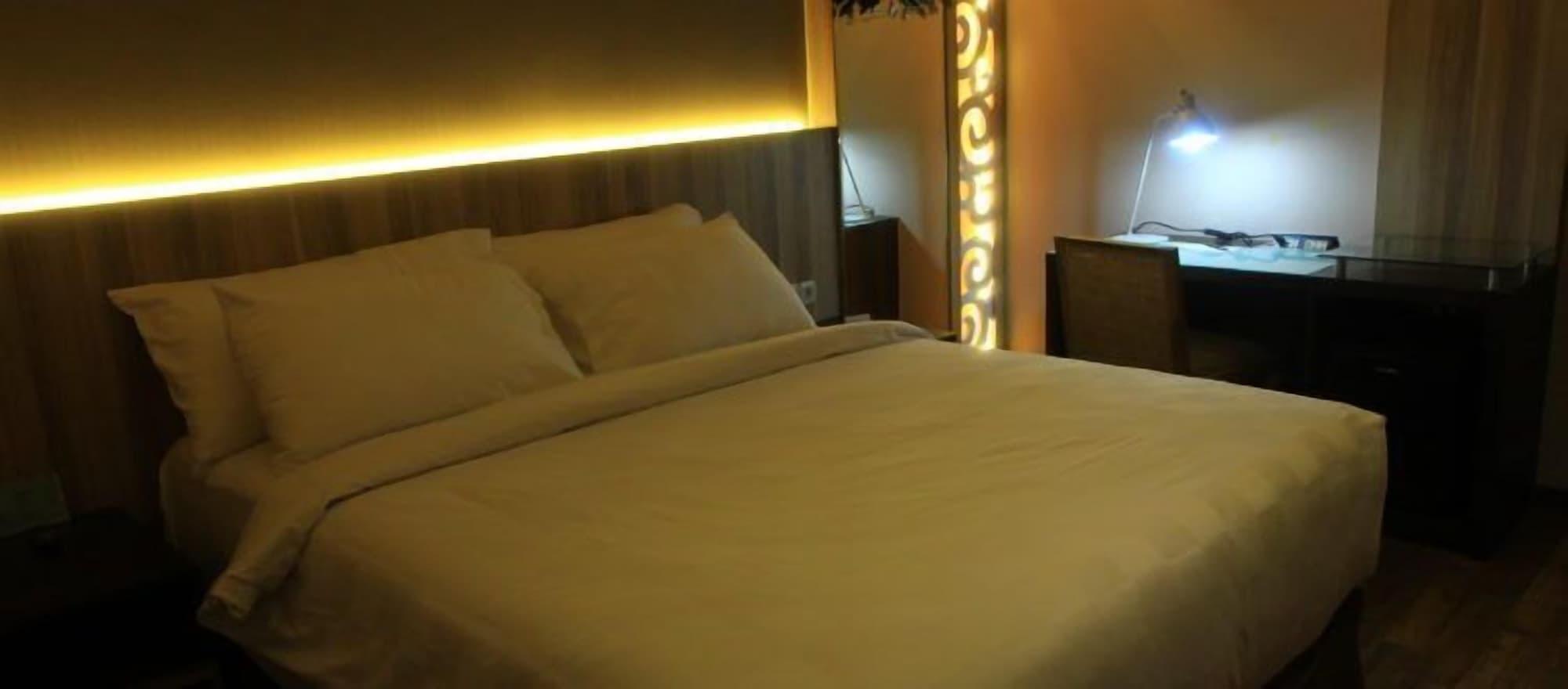Oxville Hotel Padang  Ngoại thất bức ảnh