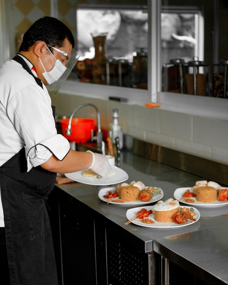 Oxville Hotel Padang  Ngoại thất bức ảnh