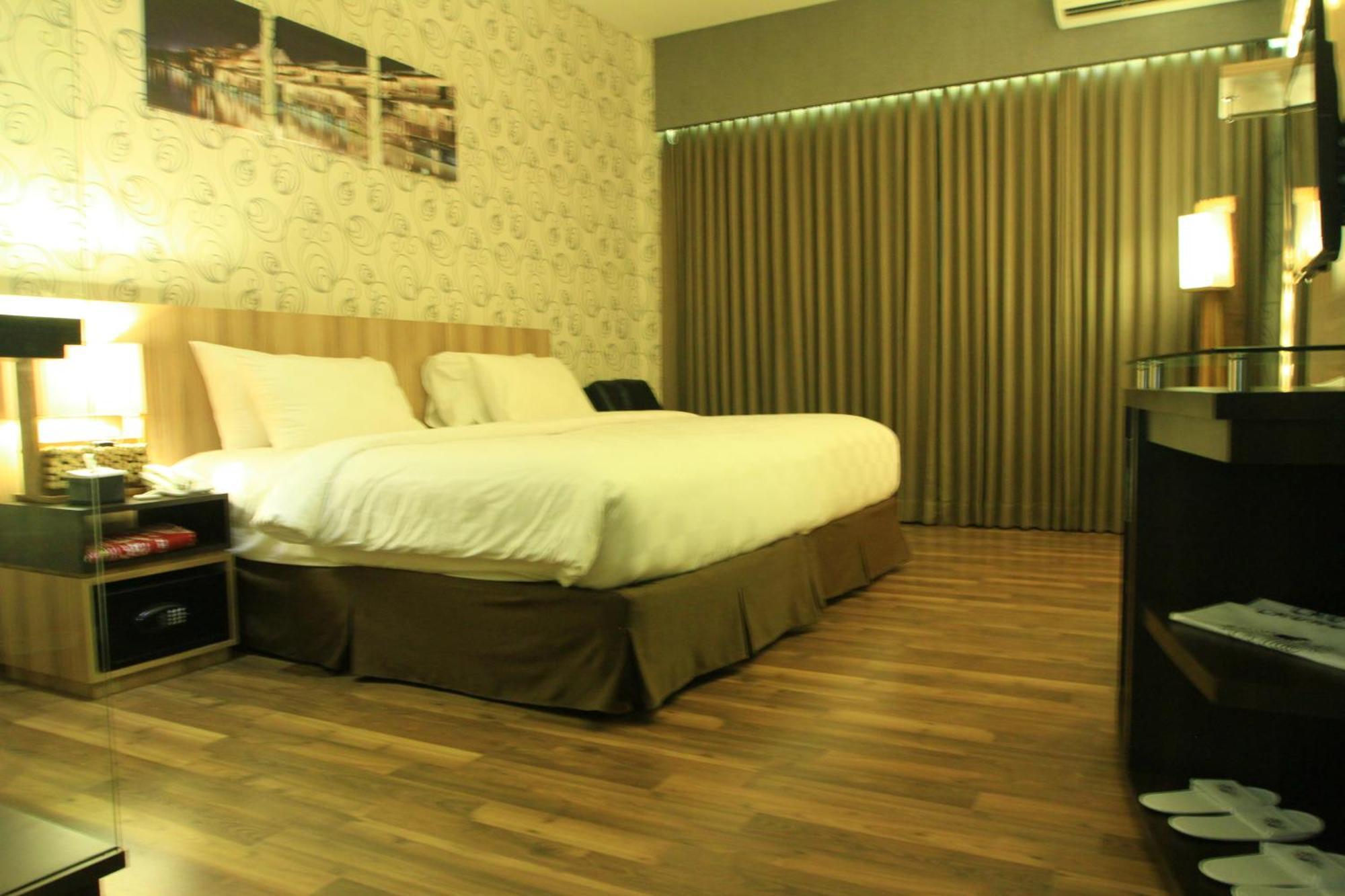 Oxville Hotel Padang  Phòng bức ảnh