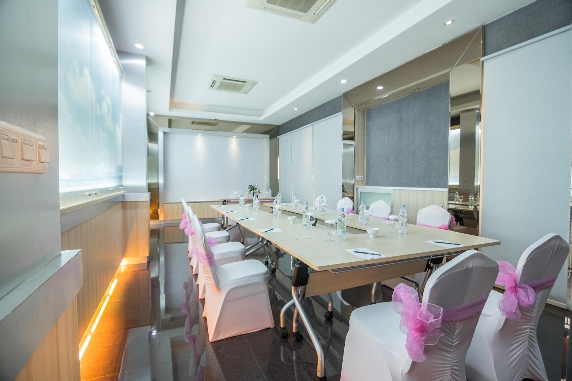 Oxville Hotel Padang  Ngoại thất bức ảnh