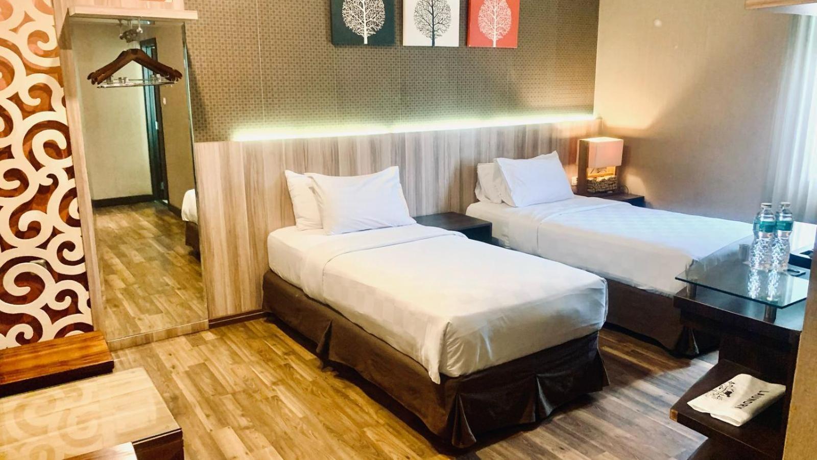 Oxville Hotel Padang  Ngoại thất bức ảnh