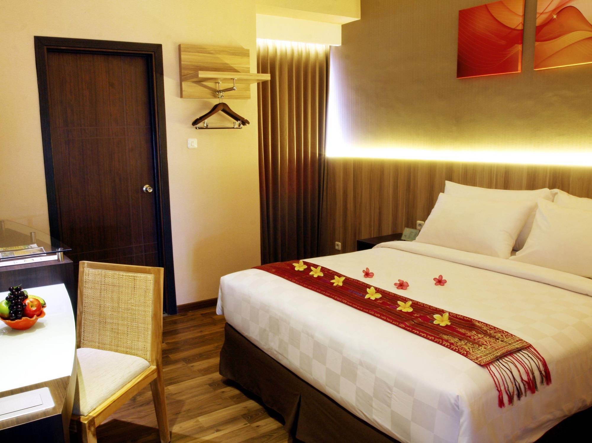Oxville Hotel Padang  Ngoại thất bức ảnh